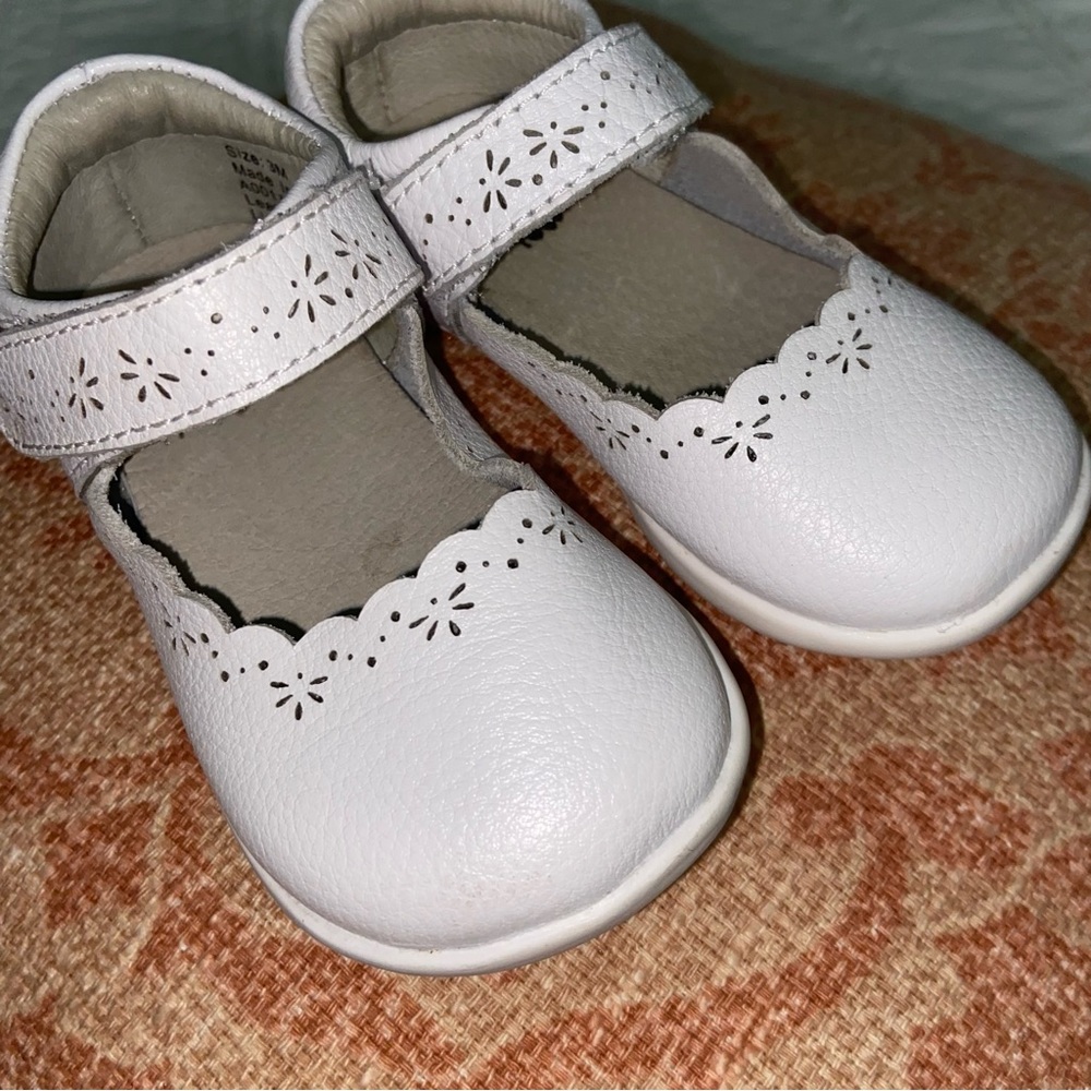 Livie And Luca toddler girls size 3 White Mary Jane Shoes